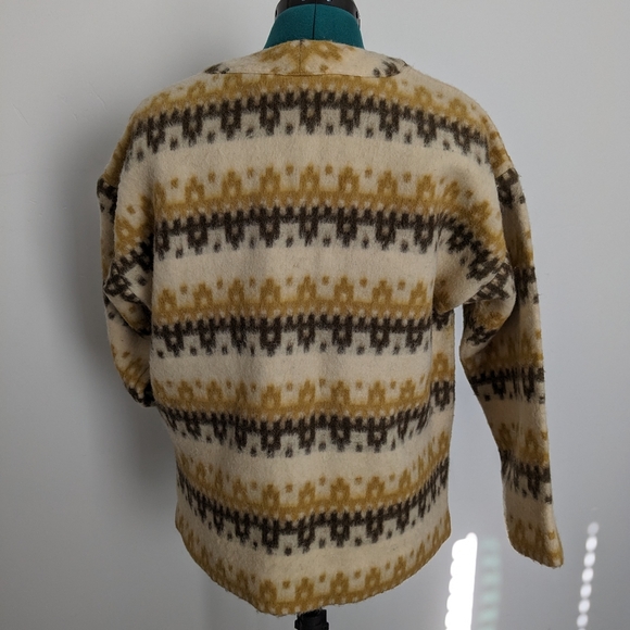 1 of a Kind Nordic handspun Wool with Viking metal clap closuresHandmade - Picture 2 of 4